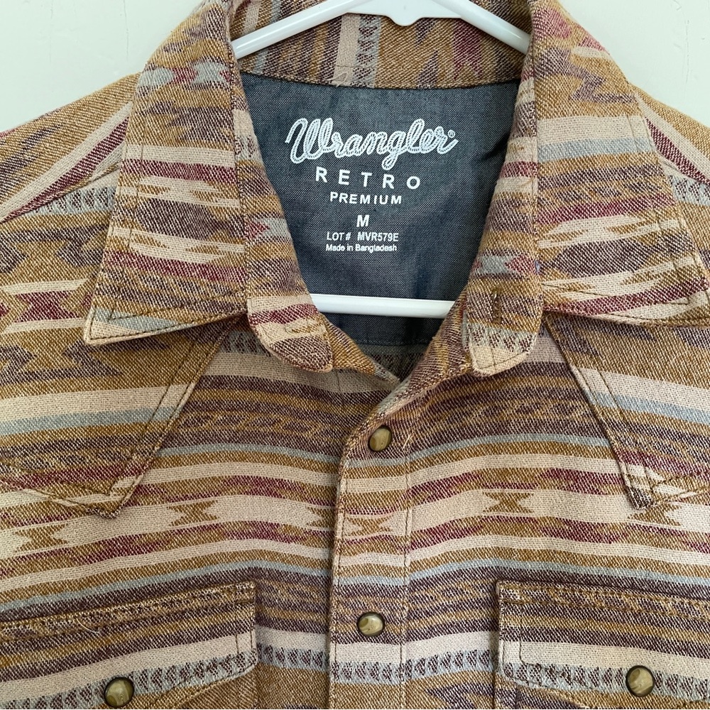 Wrangler Retro Premium Earth-Tone Shirt - Picture 2 of 5